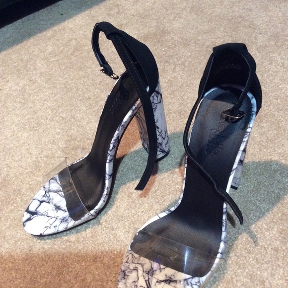 Stunning sandals - Picture 6 of 6